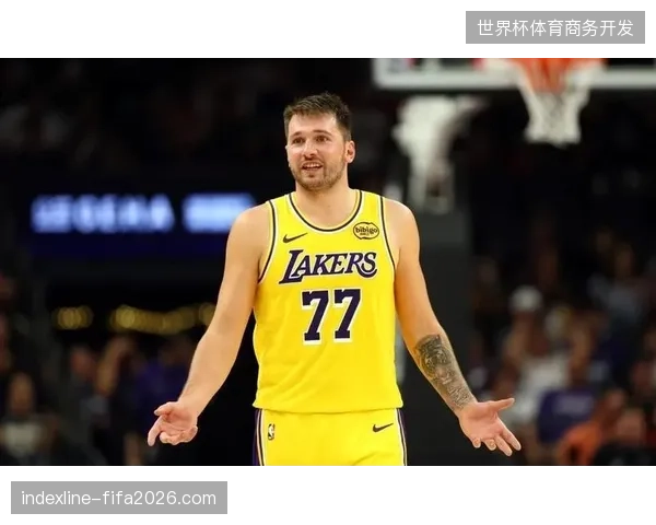 凯尔特人高强度外线压制战术奏效,东契奇遭遇夹击后失误率显著上升 凯尔特人高强度外线压制战术奏效,东契奇遭遇夹击后失误率显著上升